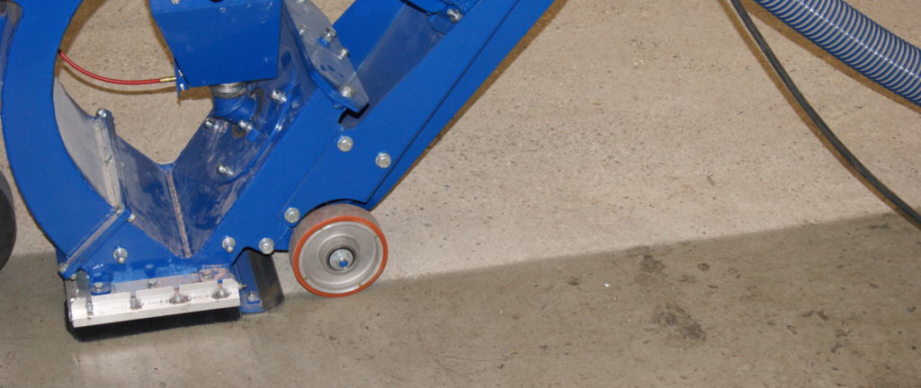 eine blaue Maschine zur Bodenmarkierung